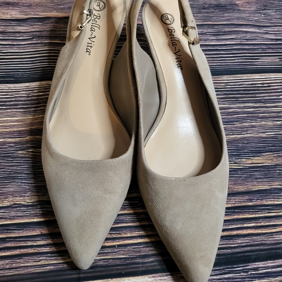 Bella-Vita Pointed Tan Heels Womens Scarlett Slingback Pumps Sz 10 - Picture 2 of 4